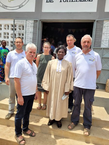 Togo Gruppe mit Dekanin 181.jpg